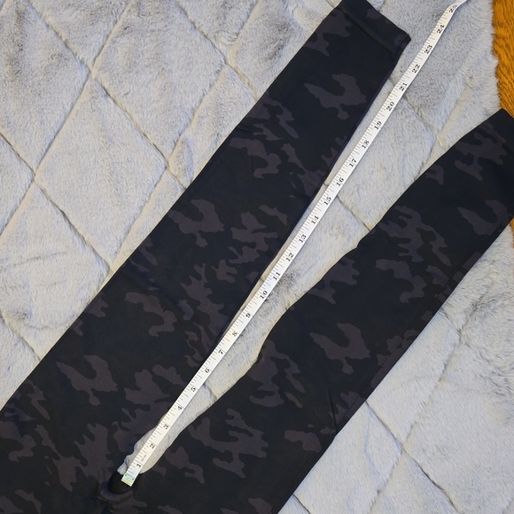 Spanx Grey/Black Camouflage Leggings, Women's Size Small, Great Condition - Picture 4 of 6